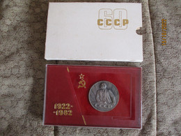 USSR RUSSIA BIG AND HEAVY  MEDAL IN ORIGINAL BOX , 1922 -1982 LENIN COAT OF ARMS , 8-12 - Russia