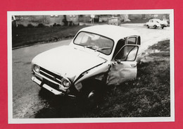 BELLE REPRODUCTION D'APRES UNE PHOTO ORIGINALE - ACCIDENT RENAULT 4L - R4 R4 - Automobiles