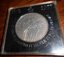 Pièce Médaille Queen Elizabeth II Silver Jubilee Crown 1952 1977 - Adel