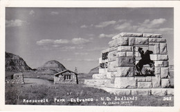 North Dakota Badlands Roosevelt Park Entrance Marker Real Photo - Sonstige & Ohne Zuordnung