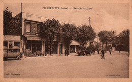 Pierrefitte-sur-Seine (93) La Place De La Gare, épicerie - Collection Laurenson - Carte Combier Non Circulée - Pierrefitte Sur Seine