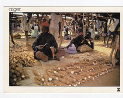 DOGONDOUTCHI EN PAYS HAWSA-MAWRI ETAL DE MANIOC AU MARCHE - Niger