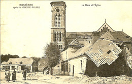 80 ROSIERES LA PLACE ET L EGLISE APRES LES DERNIERS BOMBARDEMENT - Rosieres En Santerre