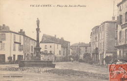63 : Vic Le Comte : Place Du Jeu De Paume    ///  Ref.  Oct.  22 // N° 22.411 - Vic Le Comte