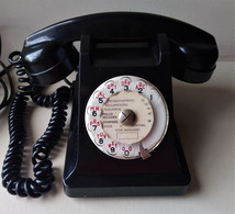 - Ancien Téléphone En Bakélite - - Telefonia