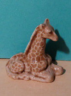 MINIATURE - MINIATURES ANIMAUX -  GIRAFE COUCHEE - 4cm X 4cm - 12g - ENGLAND - Animals