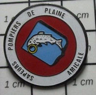 Delcampe - 1415c Pin's Pins / Beau Et Rare / POMPIERS / AMICALE DES SAPEURS POMPIERS DE PLAINE POISSON TRUITE BLASON - Pompiers