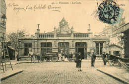 Vincennes * La Place De La Gare * Attelage * Ligne Chemin De Fer - Vincennes