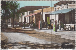 Delcampe - M'SILA SETIF LA RUE PRINCIPALE ET LE POSTE SHEELL POMPE A ESSENCE CPSM 9X14 DENTELEE NEUVE - M'Sila