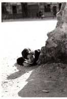 CPM - PHOTO Robert DOISNEAU - "L'indien" 1935... Edition Désastre - Doisneau