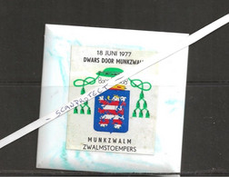 MUNKZWALM-WAPENSCHILD-CURIOSUM-ZWALMSTOEMPERS-1977-AANDENKEN-NONYPLAST+-10-10 CM-ZIE DE 2 SCANS-MOOI+RARE ! ! ! - Zwalm