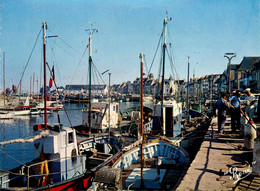 Le Croisic * Le Port Et Au Fond , La Criée * Bateaux Pêche - Le Croisic