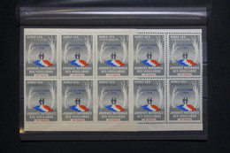FRANCE - Bloc De 10 Vignette Pour Aidez Les Vieillards En 1958 - L 132659 - Blocks & Sheetlets & Booklets
