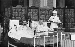 NICE (06) - Carte-photo D'une Chambre De L'hôtel Majestic Transformé En Hôpital Temporaire (Avril 1915). 2 Scan. BE. - Gesundheit, Krankenhäuser