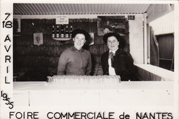 Cj - Photo 10 X 15 Cm Foire Commerciale De NANTES - Avril 1955 - Stand De Vin - Nantes