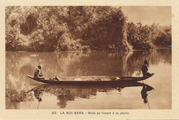 Moi Tribe Fishing  Tribu Moi à La Peche Pirogue - Asie