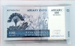 Madagascar 100 Ariary 500 Francs  2004 100 Pcs Bundle Unc - Madagascar