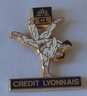 Pin' S  Sport  JUDO  Club  Banque  CREDIT  LYONNAIS  Signé  DECAT - Judo