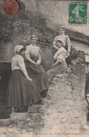 37 - Carte Postale Ancienne De En Touraine  JEUNES FILLES  ( La Vallée Coquette  à Vouvray ) - Vouvray