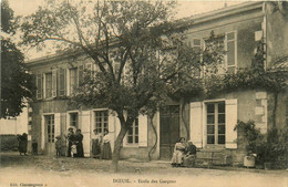 Doeuil * Façade école Des Garçons * Villageois - Other & Unclassified