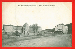 8726 - DEUX SEVRES - COULONGES SUR L'AUTIZE - Place Du Champ De Foire - Coulonges-sur-l'Autize