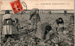 La Rochelle Pêche Des Huîtres Fruit De Mer Fishing Charente-Maritime N°214 Cpa Voyagée En 1908 En B.Etat - La Rochelle