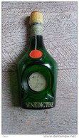 Ancien Cendrier En Verre  En Forme De Bouteille Liqueur Bénédictine - Aschenbecher