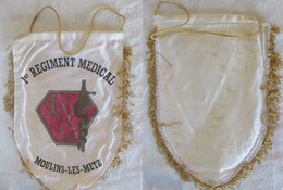 Fanion Militaire - 1er Régiment Médical - Moulins-Lès-Metz - Dos Salie  Env 18 X 26,5 Cm - Banderas