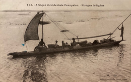 Sénégal - Une Pirogue Indigène - Afrique Occidentale Française - Bateau Traditionnel - Sénégal