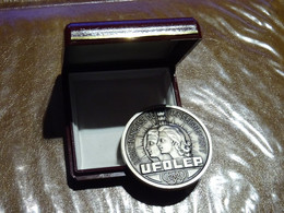 Médaille De La Reconnaissance Pour Service Rendu A La Jeunesse Sportive UFOLEP Ligue Française De L'Enseignement Boitier - Professionnels / De Société