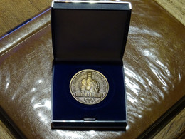 Médaille De La Reconnaissance Pour Service Rendu A La Jeunesse Sportive UFOLEP Ligue Française De L'Enseignement Boitier - Professionnels / De Société