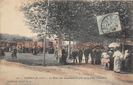 91-YERRES- LA PLACE DES CAMALDULES LE JOUR DE LA FÊTE ( PENTECÔTE ) - Yerres