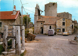 Les Monts De La Margeride * Le Pays Du Granit * Vue D'un Village * Automobile Voiture Ancienne - Andere & Zonder Classificatie