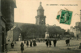 Lesneven * La Place Le Flô Et L'église Du Village * Villageois - Lesneven