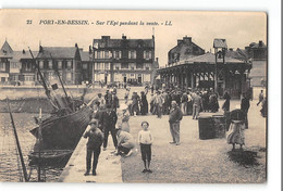 CPA 14 Port En Bessin Sur L'Epi Pendant La Vente - Port-en-Bessin-Huppain