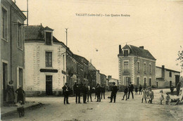 Vallet * Les Quatre Routes * Villageois - Autres & Non Classés