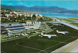 06  Nice -   Vueaerienne  De L'aeroport  Nice  Cote D'azur , Restaurant, Tour De Controle  Et Les Avions Au Parking - Transport Aérien - Aéroport