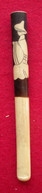 Ancien Fume-cigarettes à Décor Asiatique Ans éditeur Dos Scanné Chinois Indochinois Matière Blanche Décorée 11.7cm Long - Zigarettenhalter U. -spitzen