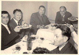 ¤¤   -    PONTARLIER   -   Carte-Photo D'un Groupe D'Hommes Lors D'un Repas  -  Reportage " STAINACRE "    -   ¤¤ - Pontarlier