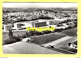 Delcampe - 84 VAUCLUSE / VALREAS / VUE GENERALE AÉRIENNE & IMMEUBLES MODERNES / 1964 - Valreas