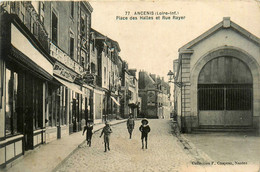 Ancenis * La Place Des Halles Et La Rue Rayer * Commerces Magasins * Les Halles - Ancenis