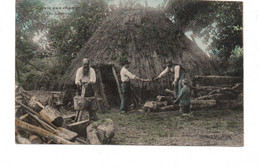 CPA Colorisée -  FRANCE :  La V Ie   Aux  Champs -  Les Sabotiers -1905 - Artisanat