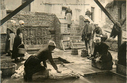 Landivisiau * La Fontaine Et Le Lavoir * Laveuses Lavandières - Landivisiau