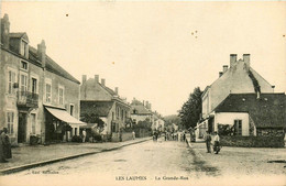 Les Laumes * La Grande Rue Du Village * Villageois - Andere & Zonder Classificatie