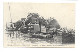 Cpa Militaria, Bateau, Guerre 1911, La Catastrophe Du Cuirassé "Liberté" Après Explosion-belle Carte, Dos Vierge - Material