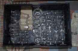V2 Modele Mirabeau  Lot De 50 Verres Anciens XIXe Début XXe à Pan Coupé Glass Vieux Verre - Glasses