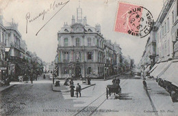 SAUMUR. -  L'Hôtel Des Postes Et La Rue D'Orléans - Saumur
