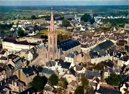 Questembert * Vue Générale Aérienne Du Centre Du Village - Questembert