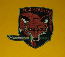 TISSU PATCH :  FOX HOUND , SPECIAL FORCE GROUP   , HAUTEUR 9 CM , BON ETAT VOIR PHOTO . POUR TOUT RENSEIGNEMENT ME CONTA - Ecussons Tissu