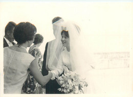 Real Photo Wedding Social History Bride And Guests Bouquet Koch - Noces